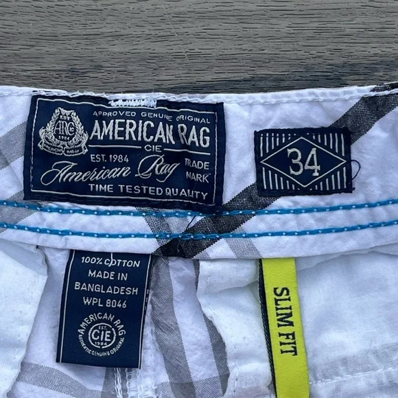 American Rag; White & Black Plaid; Minor/No Wear; SlimFit Cargo Shorts; Waist 34 - Picture 6 of 7